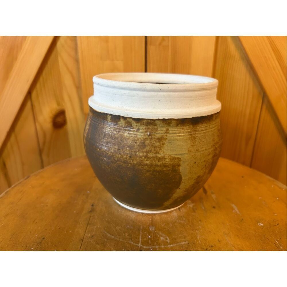 Vintage Bussey pottery pot (8590)